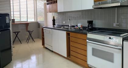 3-bedroom apartment in charming Caracas with AC, WiFi