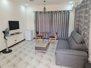 Living area - Independent studio in Warang (Warang)