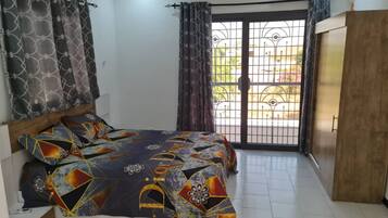 1 bedroom, free WiFi, bed sheets