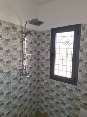 Shower, towels, toilet paper - Independent studio in Warang (Warang)