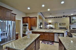 Micro-ondes, four, lave-vaisselle