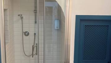 Apartamento, 1 habitación, patio, vistas al jardín | Baño