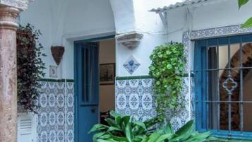 Apartamento, 1 habitación, patio, vistas al jardín | Detalle del exterior