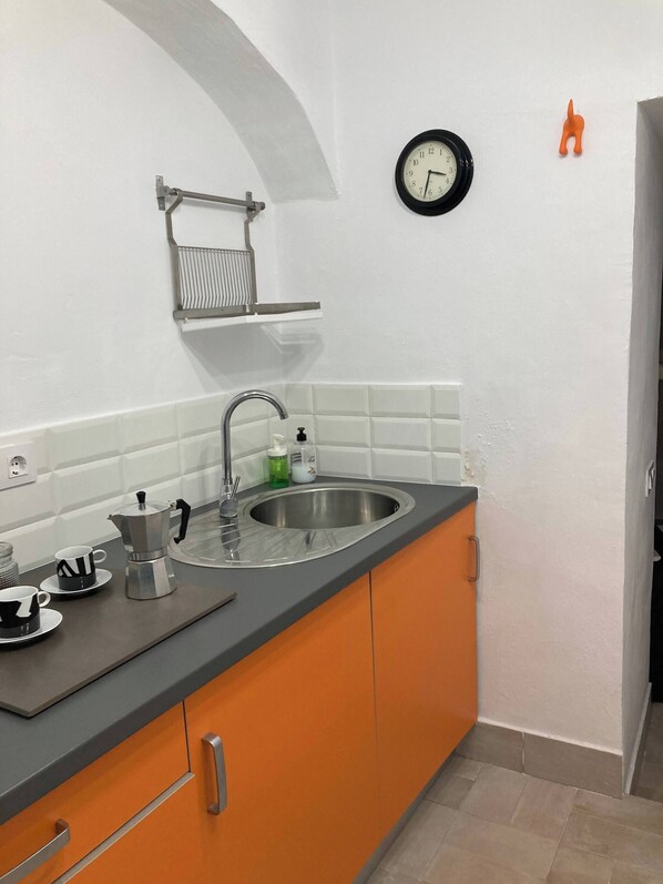 Departamento, 1 habitación, patio, vista al jardín | Interior