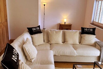 Stylish Happiness Home in Surrey