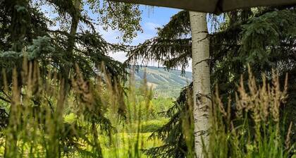 Luxe Snowmass Townhouse—Steps from Shuttle to Lift