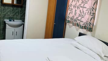 Double Room | Desk, laptop workspace, free WiFi