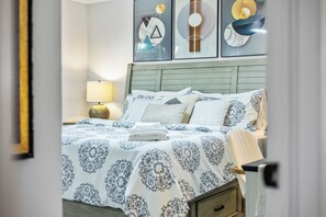 3 bedrooms, desk, iron/ironing board, WiFi