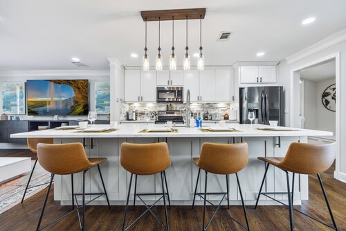 Designer Home + King Therapeutic Bed + 85" SmartTV