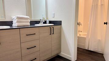 Haartrockner, Seife, Toilettenpapier