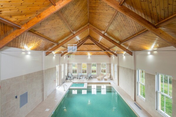 House | Pool | Indoor pool, outdoor pool - Holiday Home in Llangunnor With Pool, No Deposit (Carmarthen)