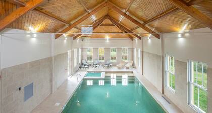 Holiday Home in Llangunnor With Pool, No Deposit