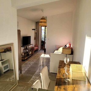 Fernseher, Bücher, Drucker