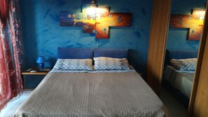 2 chambres, fer et planche à repasser, Wi-Fi, draps fournis