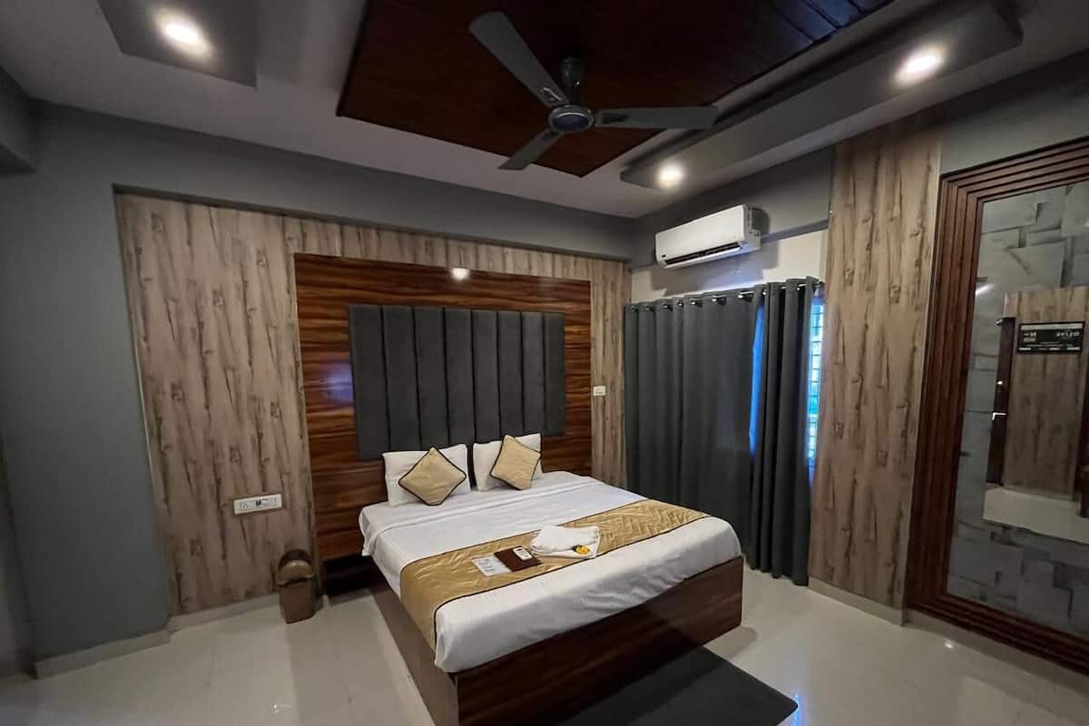 Chambre Deluxe double, vue sur la ville | Bureau, espace de travail pour ordinateurs portables