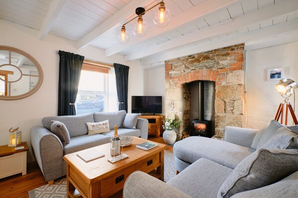 Stylish 3-bedroom Cottage In Porthleven, No Deposit - Porthleven