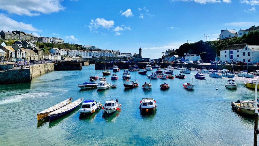 Stylish 3-bedroom Cottage in Porthleven, No Deposit