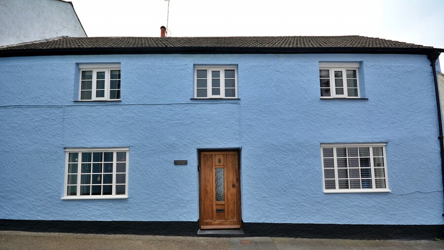 Pet-friendly Coastal Cottage Near Beach, No Deposit