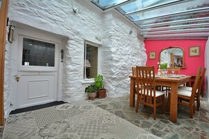 Cottage | Dining