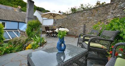 Pet-friendly Coastal Cottage Near Beach, No Deposit