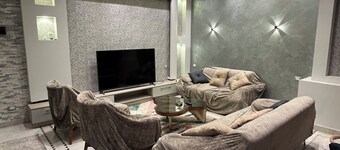 Charming 2-bedroom building in Suez Governorate with AC