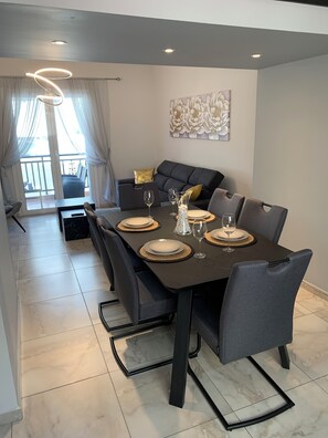 تناول الطعام