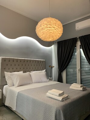 2 bedrooms, desk, iron/ironing board, free WiFi - F.K.Apartments is situated 50m away from the beach and 10km from the ATH.Airport (Artemis)