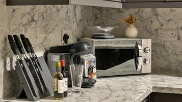 Apartment | Private kitchen | Cookware/dishes/utensils