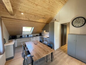 Private kitchen - Between Lake and Mountains "LE SOLLIET" new in 2025, ideal for groups and families (Faverges)