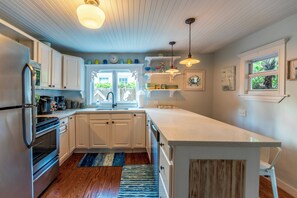 Microwave, dishwasher - Margaretaville (Key West)