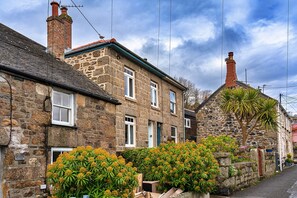 Cottage | Exterior - Cottage in Mousehole With Stunning Sea Views (Penzance)