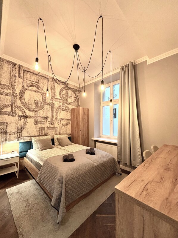 1 bedroom, in-room safe, desk, iron/ironing board