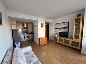 Living area - Apartment with direct access to the pool and 3 minutes from the beach! Close to all amenities! (Roses)