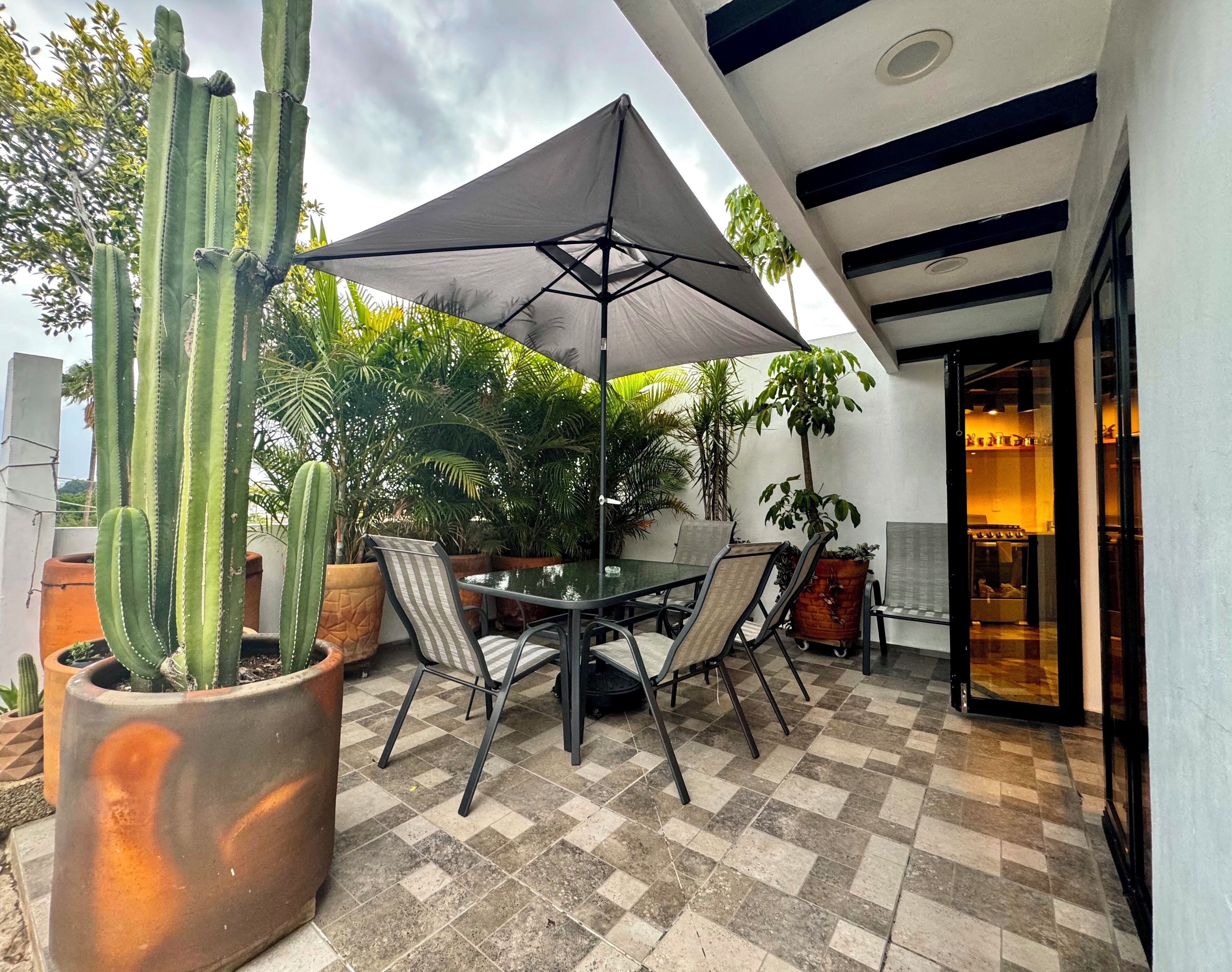 屋外ダイニングエリア