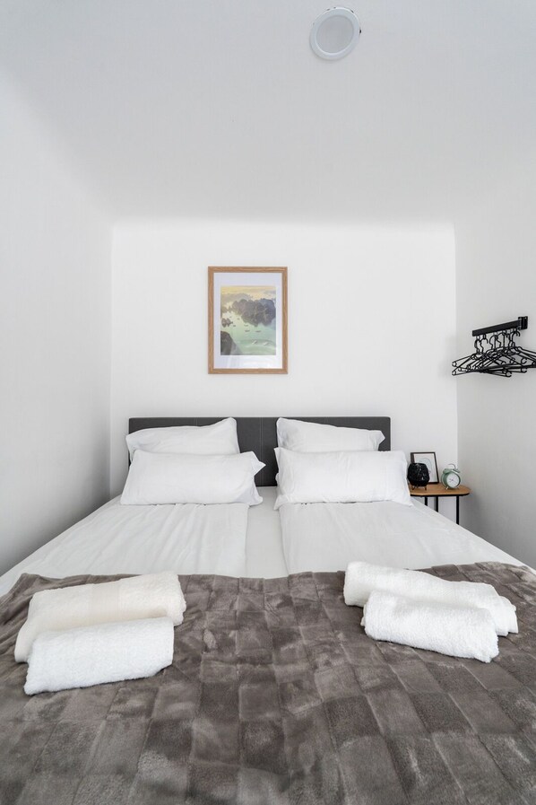 1 bedroom, in-room safe, desk, iron/ironing board