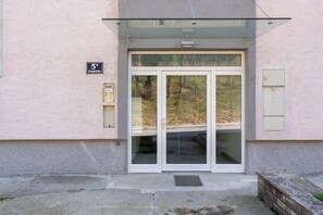 Exterior detail - Stylish oasis of well-being in the heart of the city (Kaltenleutgeben)