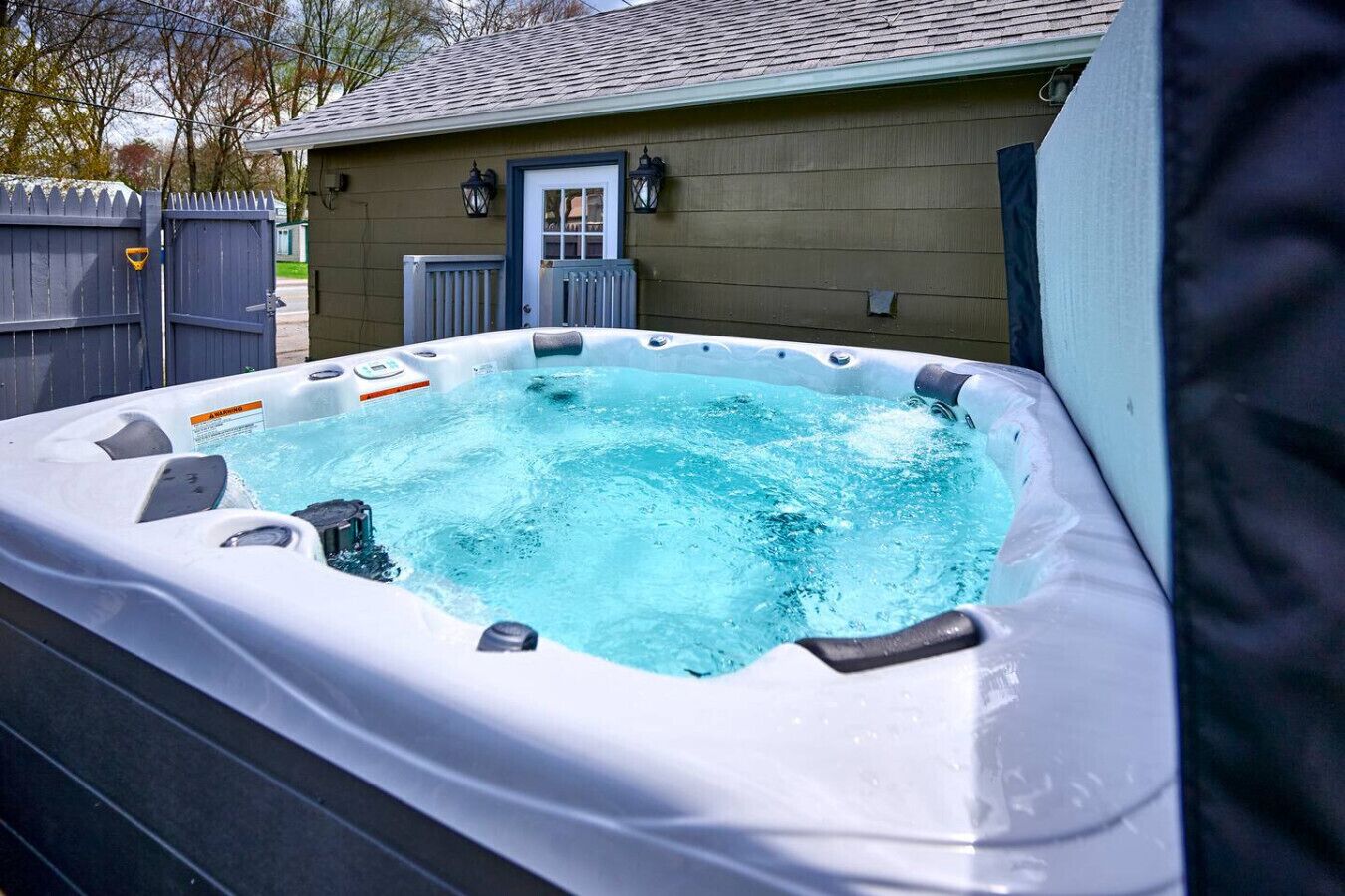 Tina de hidromasaje al aire libre