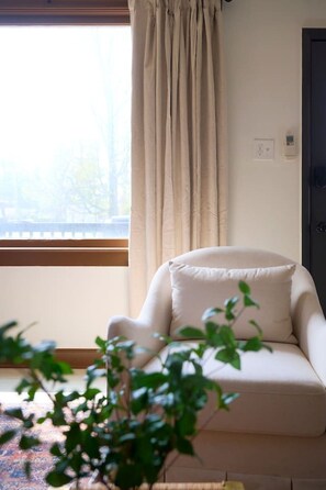 Interior - The Lakeside at Sylvan Cottage | Steps to Lake (Sylvan Beach)