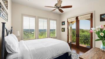 4 bedrooms, desk, iron/ironing board, travel crib