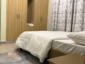 2 多间卧室、办公桌、熨斗/熨衣板、WiFi