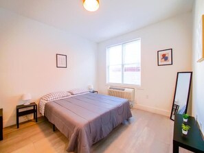 2 chambres, fer et planche à repasser, Wi-Fi, draps fournis