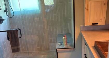 Lovingly Designed Carriage House abutting the foothills in coveted Newlands.