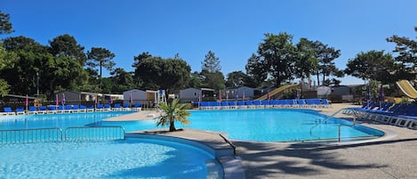 Inomhuspool och utomhuspool