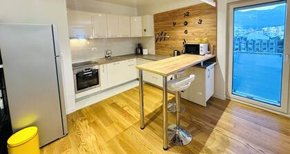 Cozy charming 2-bedroom, perfect for families, with AC, WiFi in terrific Bar