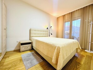 2 多间卧室、熨斗/熨衣板、WiFi、床单