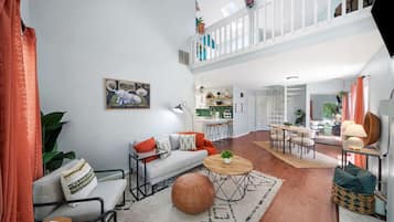 Televisión y chimenea