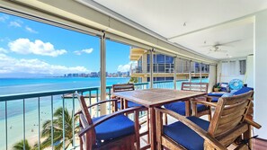 屋外ダイニングエリア