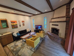 Smart TV, fireplace