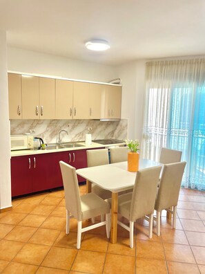 Dining - Seaside and spacious Apartment for up to 7 people (Vlorë)
