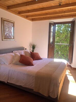 3 chambres, fer et planche à repasser, Wi-Fi, draps fournis